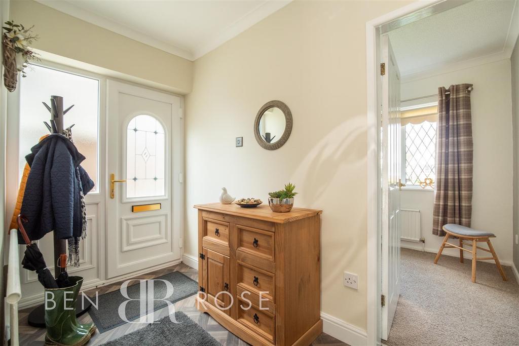 Moss Side Way, Leyland 3 bed detached house £250,000