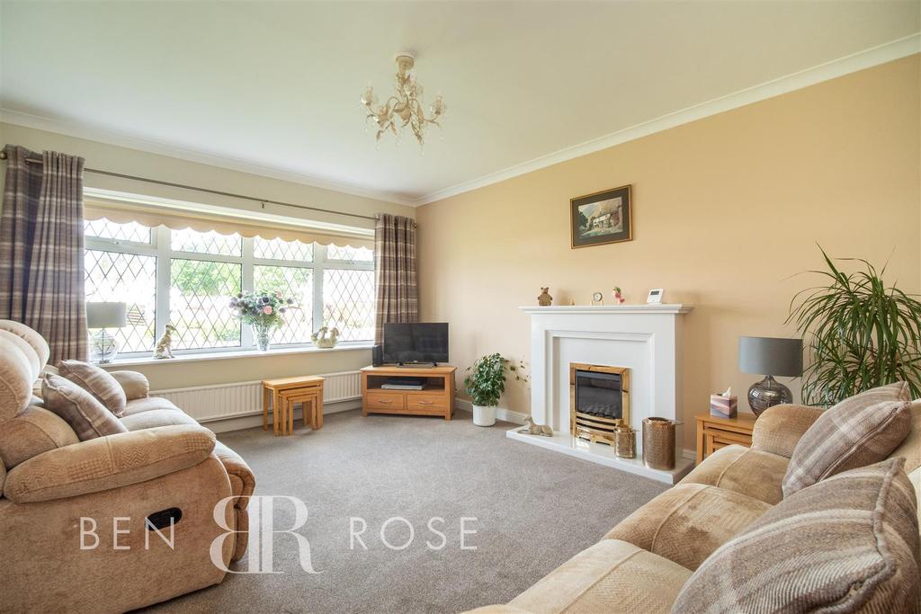 Moss Side Way, Leyland 3 bed detached house £250,000