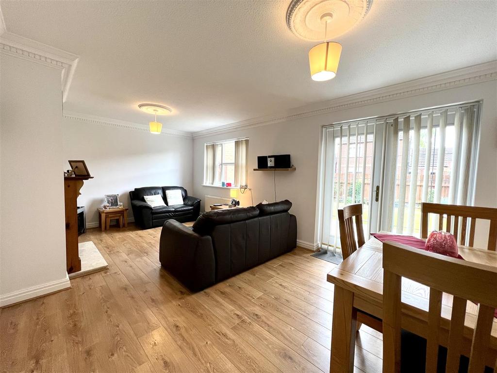 Applegarth, Gilberdyke, Brough 3 bed detached house £225,000