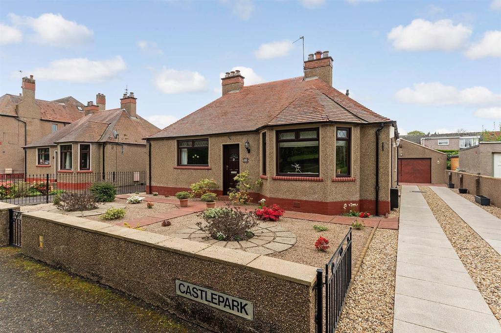 9 Castle Park, Kincardine, Alloa... 3 bed detached bungalow £290,000
