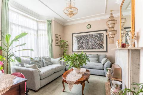 45 Park Grove Road, London, E11 4PT