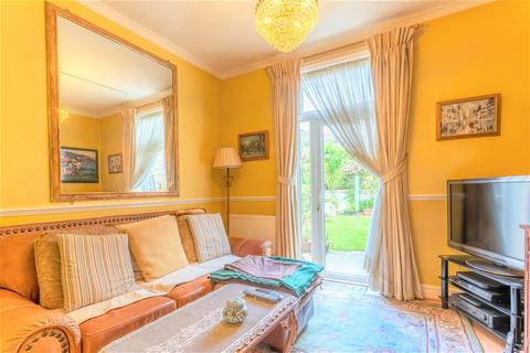 45 Park Grove Road, London, E11 4PT