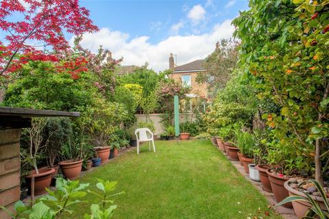 45 Park Grove Road, London, E11 4PT
