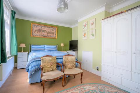 45 Park Grove Road, London, E11 4PT