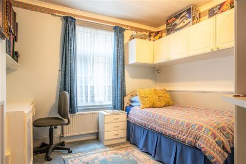 45 Park Grove Road, London, E11 4PT