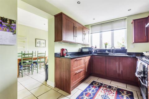 4 bedroom semi-detached house for sale - Rutherwyke Close, Epsom