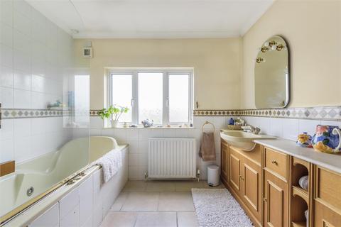 5 Rutherwyke Close, Epsom, KT17 2NA