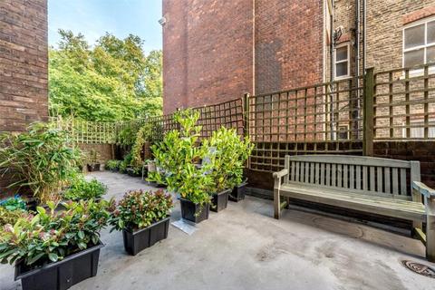 2 bedroom flat to rent - St Mary Le Park Court, SW11