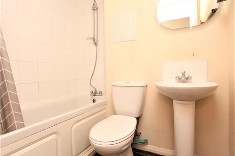 34 Thurlow Close, London, E4 9XE