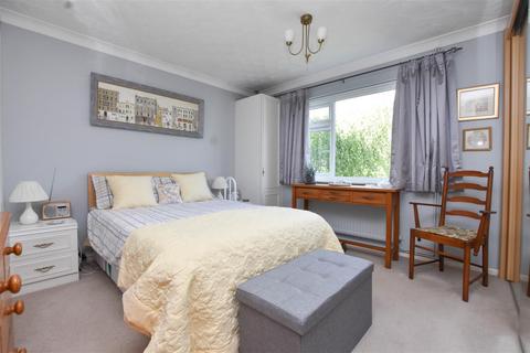 18 Cedar Close, Eastbourne, BN22 0SF