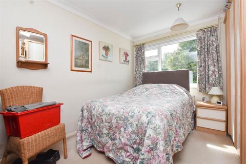 18 Cedar Close, Eastbourne, BN22 0SF
