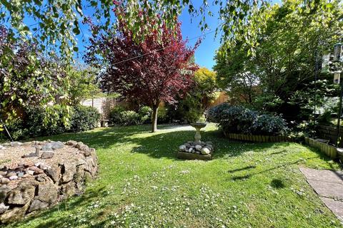 18 Cedar Close, Eastbourne, BN22 0SF