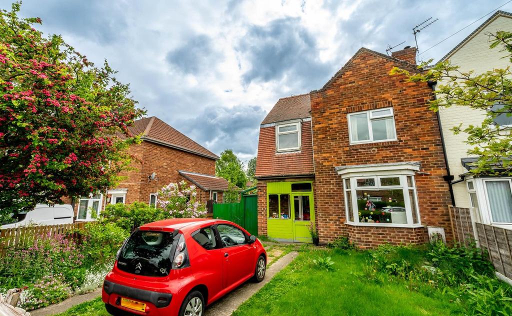 Danebury Drive, York 3 bed semidetached house £240,000