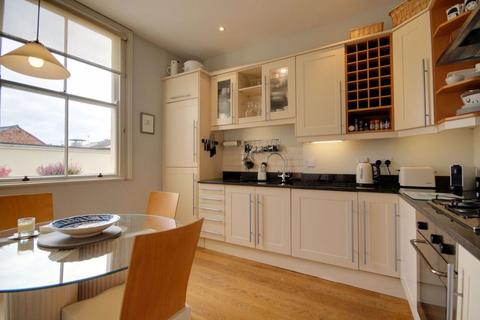 2 bedroom flat to rent - The Suffolks  GL50 2AN