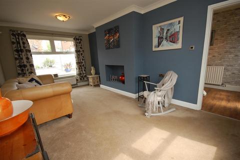 3 bedroom end of terrace house for sale - Queens Road, Radcliffe-On-Trent, Nottingham