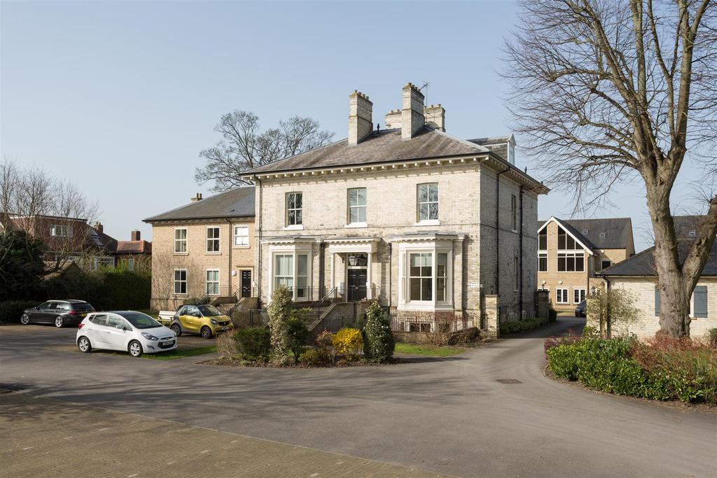 Fulford Chase, Fulford Road, York 2 bed flat £325,000