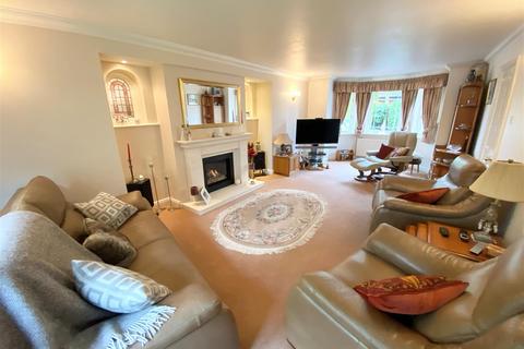 4 bedroom detached house for sale - Landseer Drive, Macclesfield
