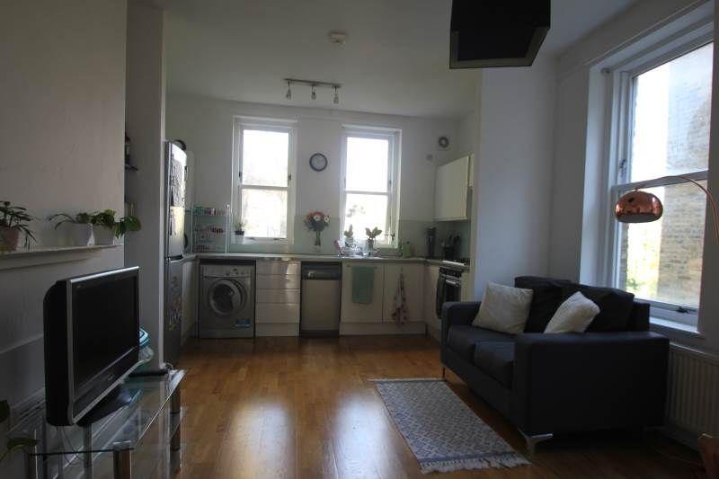 Cathcart Hill, Tufnell Park, N19 3 bed flat £2,578 pcm (£595 pw)
