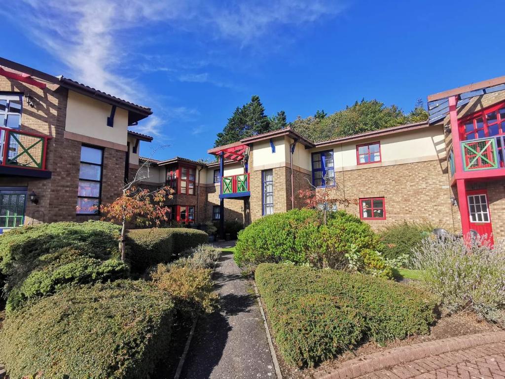 East Werberside Place, Edinburgh, 2 bed flat £1,100 pcm (£254 pw)