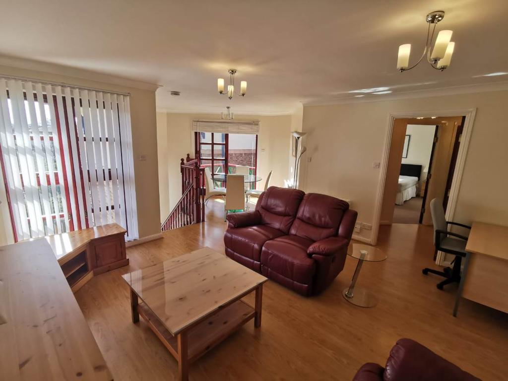 East Werberside Place, Edinburgh, 2 bed flat £1,100 pcm (£254 pw)