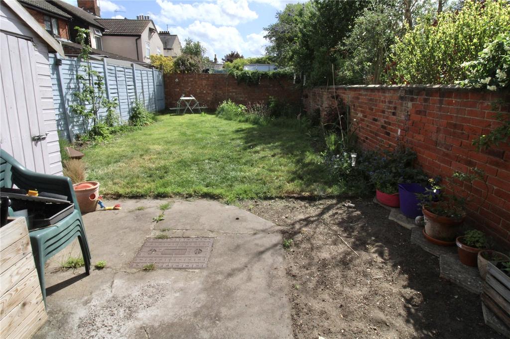 Rosehill Road, Ipswich, Suffolk, IP3 3 bed semidetached house for sale £290,000