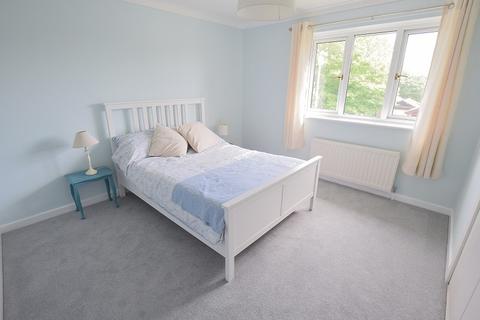 2 bedroom flat to rent - Rothbury Park, New Milton, Hampshire. BH25 6TR