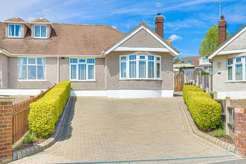 2 bedroom semi-detached bungalow for sale - Humber Close, Rayleigh, SS6