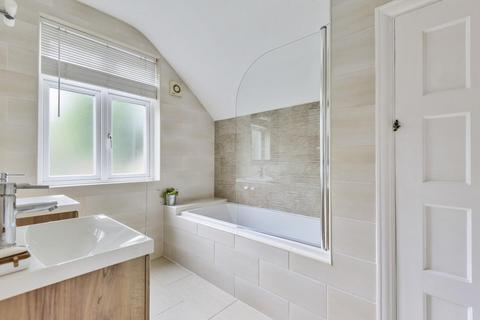 27 Rafford Way, Bromley, BR1 3EN