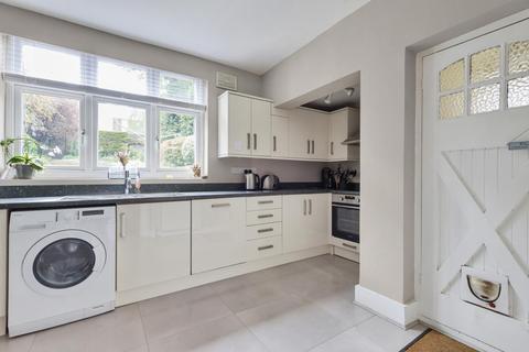 27 Rafford Way, Bromley, BR1 3EN