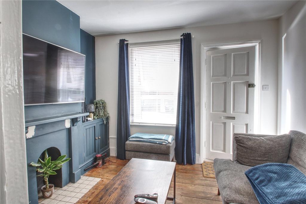 Papillon Road, Colchester, Essex, CO3 2 bed terraced house £825 pcm