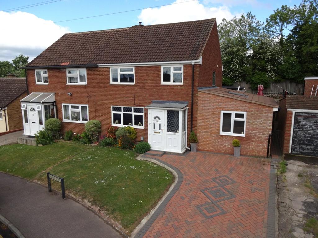 Eldon Road, Luton, Bedfordshire, LU4 4 bed semidetached house £400,000