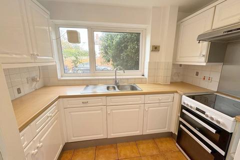 2 bedroom end of terrace house to rent, Stanhope Gardens, London, NW7
