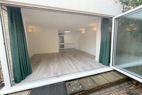 2 bedroom end of terrace house to rent, Stanhope Gardens, London, NW7