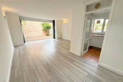 2 bedroom end of terrace house to rent, Stanhope Gardens, London, NW7