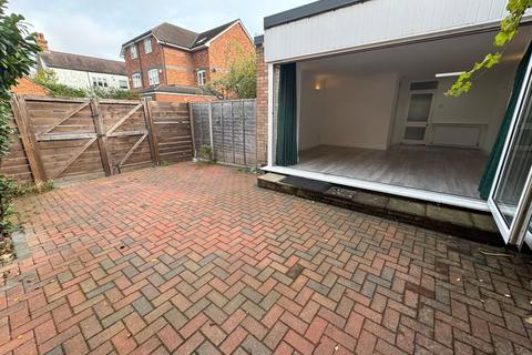 2 bedroom end of terrace house to rent, Stanhope Gardens, London, NW7