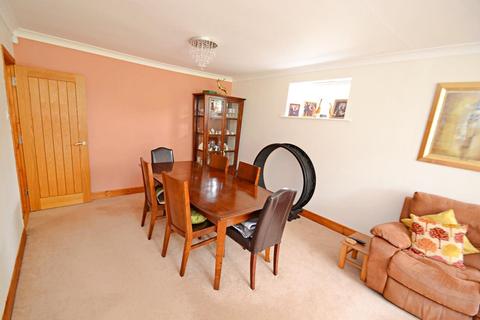 75 Cheam Road, Broadstone, BH18 9HB