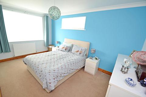 75 Cheam Road, Broadstone, BH18 9HB
