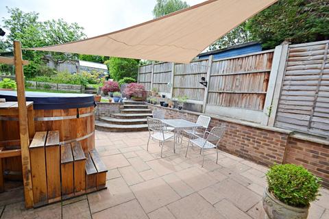 75 Cheam Road, Broadstone, BH18 9HB