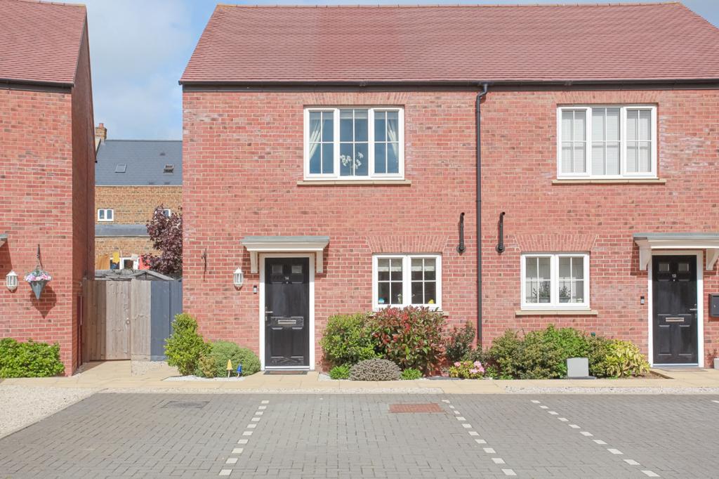 Horley Drive, Banbury 2 bed semidetached house £270,000