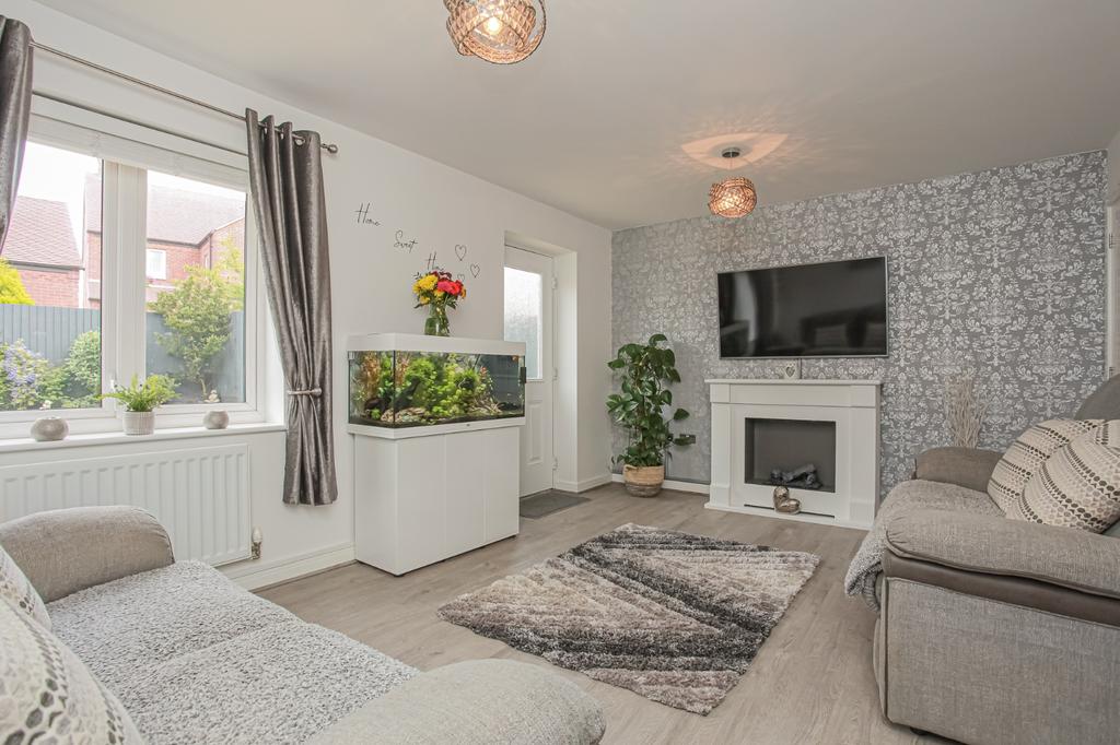 Horley Drive, Banbury 2 bed semidetached house £270,000