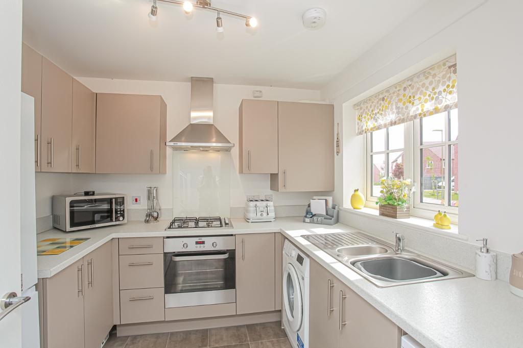 Horley Drive, Banbury 2 bed semidetached house £270,000