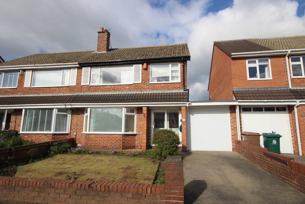 St Davids Way, Whitley Bay, Tyne And... 3 bed semidetached house £
