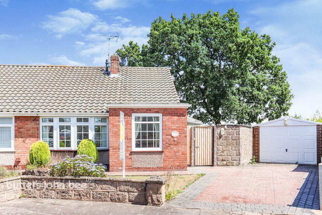 Tennyson Avenue, Crewe 2 bed semidetached bungalow £170,000