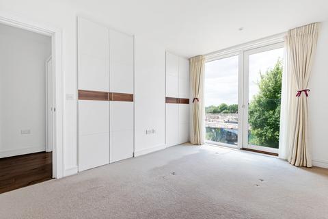 3 bedroom flat for sale - Handley Drive London SE3