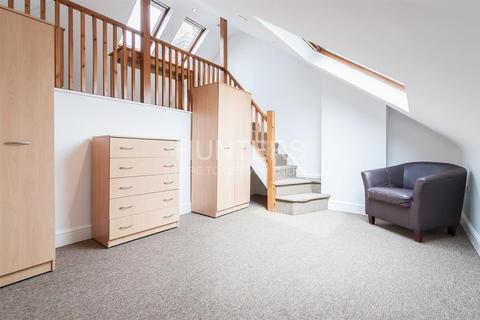 2 bedroom flat to rent - Minster Road, London, NW2