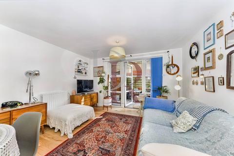 2 bedroom flat to rent - Wilmer Gardens, London N1