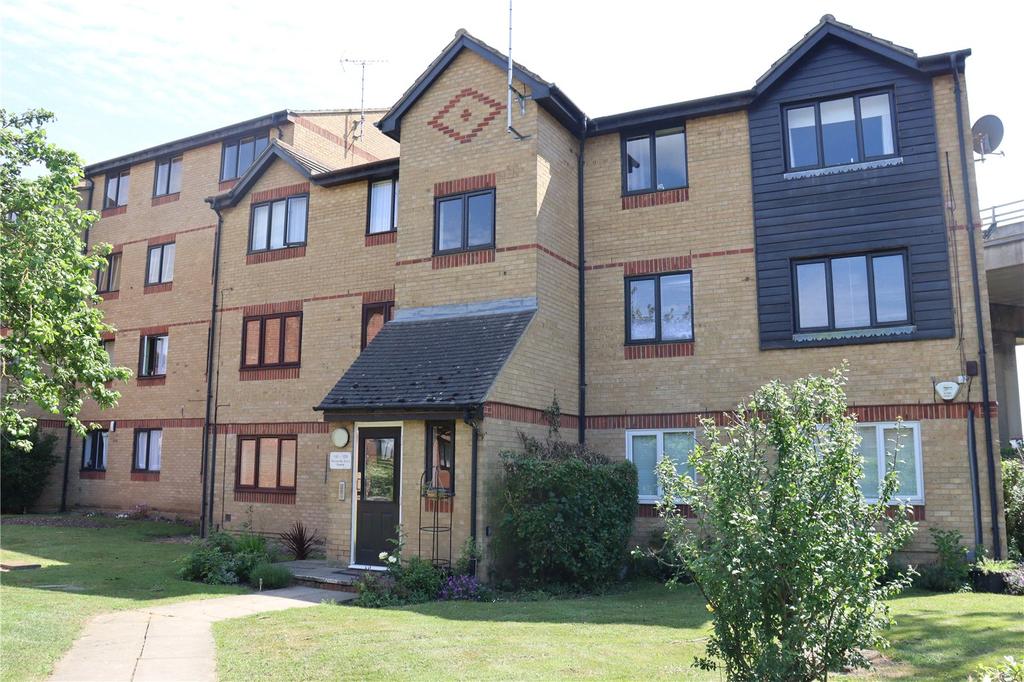 Waterville Drive, Vange, Basildon, SS16 1 bed apartment £900 pcm (£