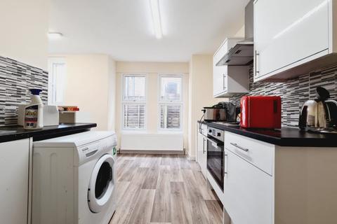 2 bedroom flat to rent - Marsham Road, CR7