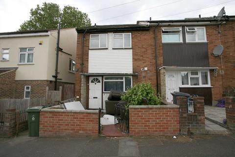 2 bedroom semi-detached house to rent, Higham Place, Walthamstow, E17