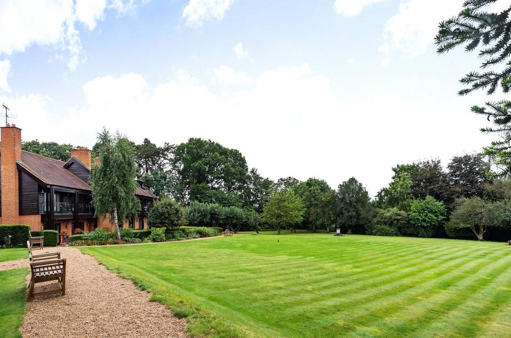 Totteridge Green, Totteridge, London... 3 bed apartment £1,400,000